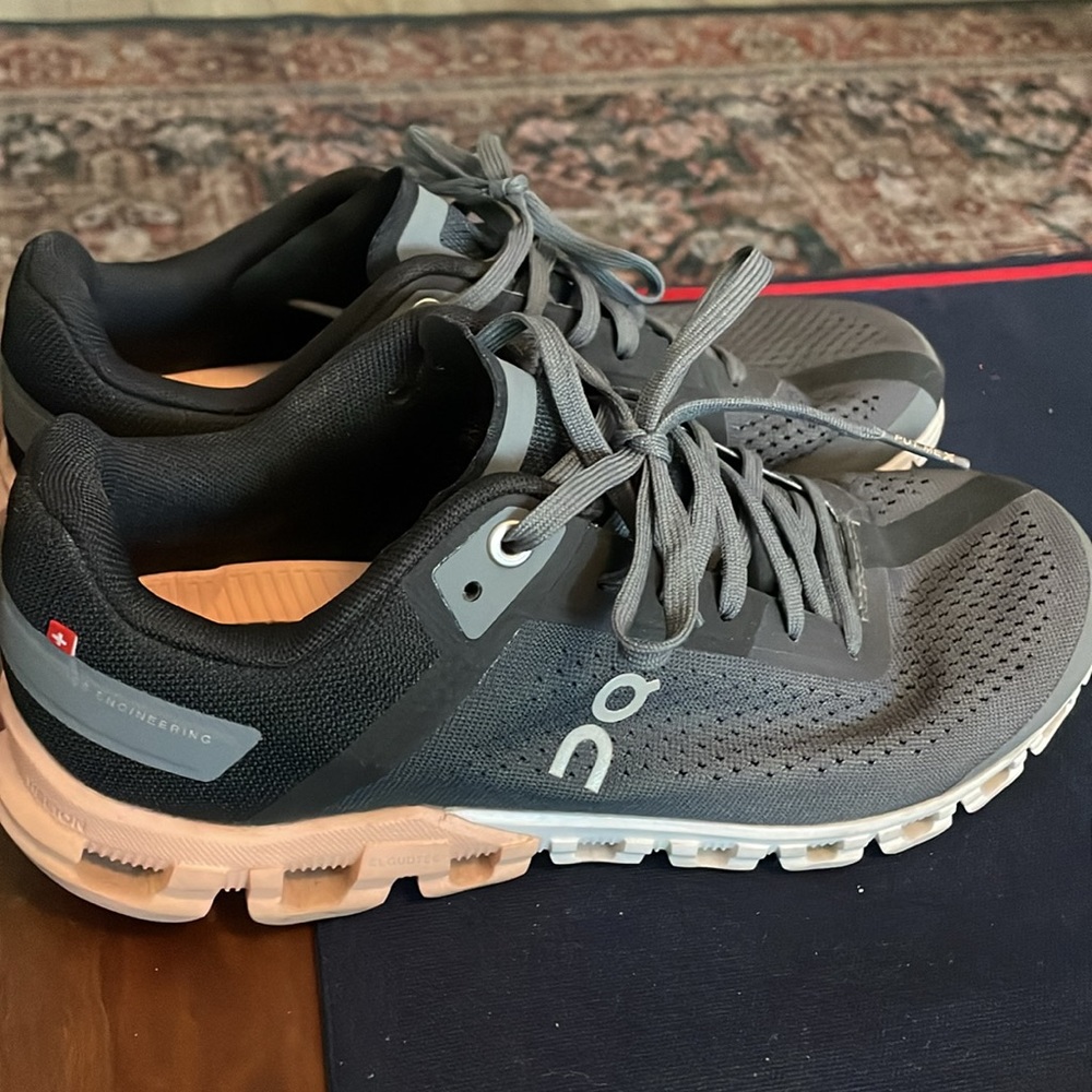 On cloud sneakers women’s